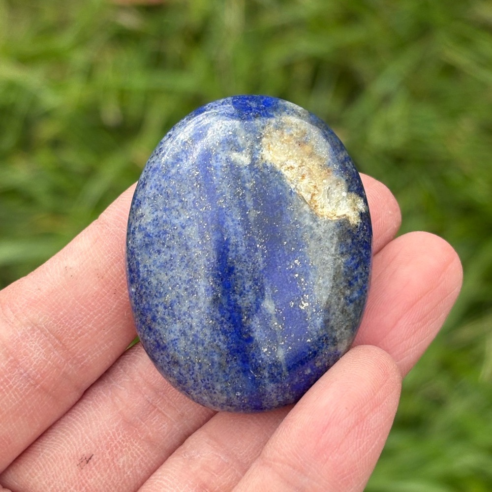 Lapis lazuli palm stone - Picture 3 of 13